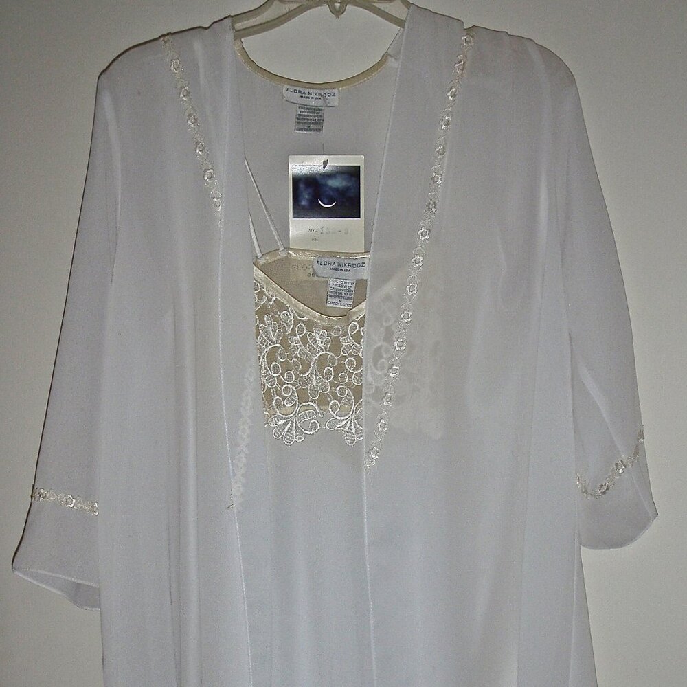 FLORA NIKROOZ COLLECTION WOMEN'S 2 PIECE NIGHTGOWN & SHEER COVERUP SIZE M ~ NWT